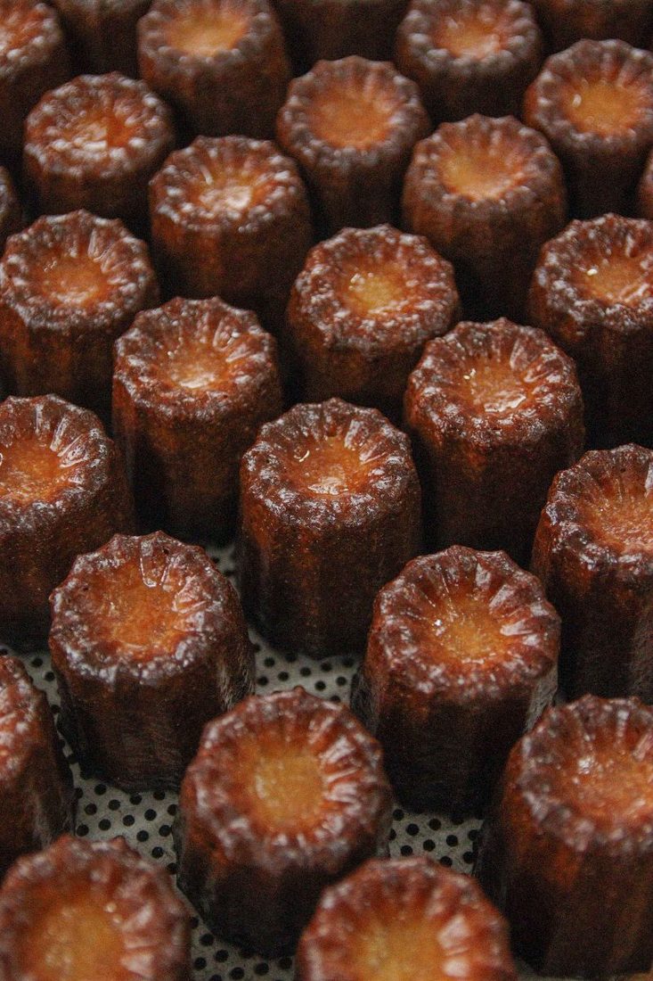 Canelés na blasze